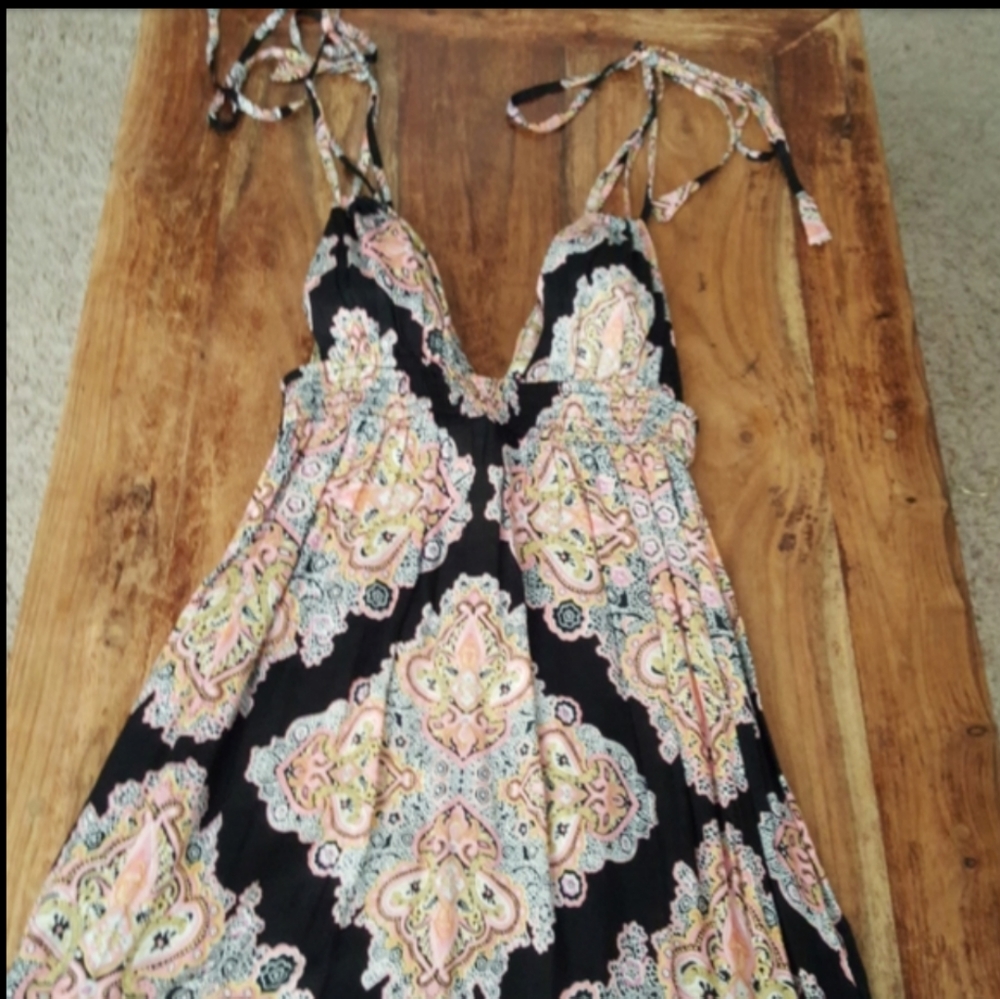 NWT En Creme Boho Flowy Paisley Print Maxi Dress With Spaghetti Straps